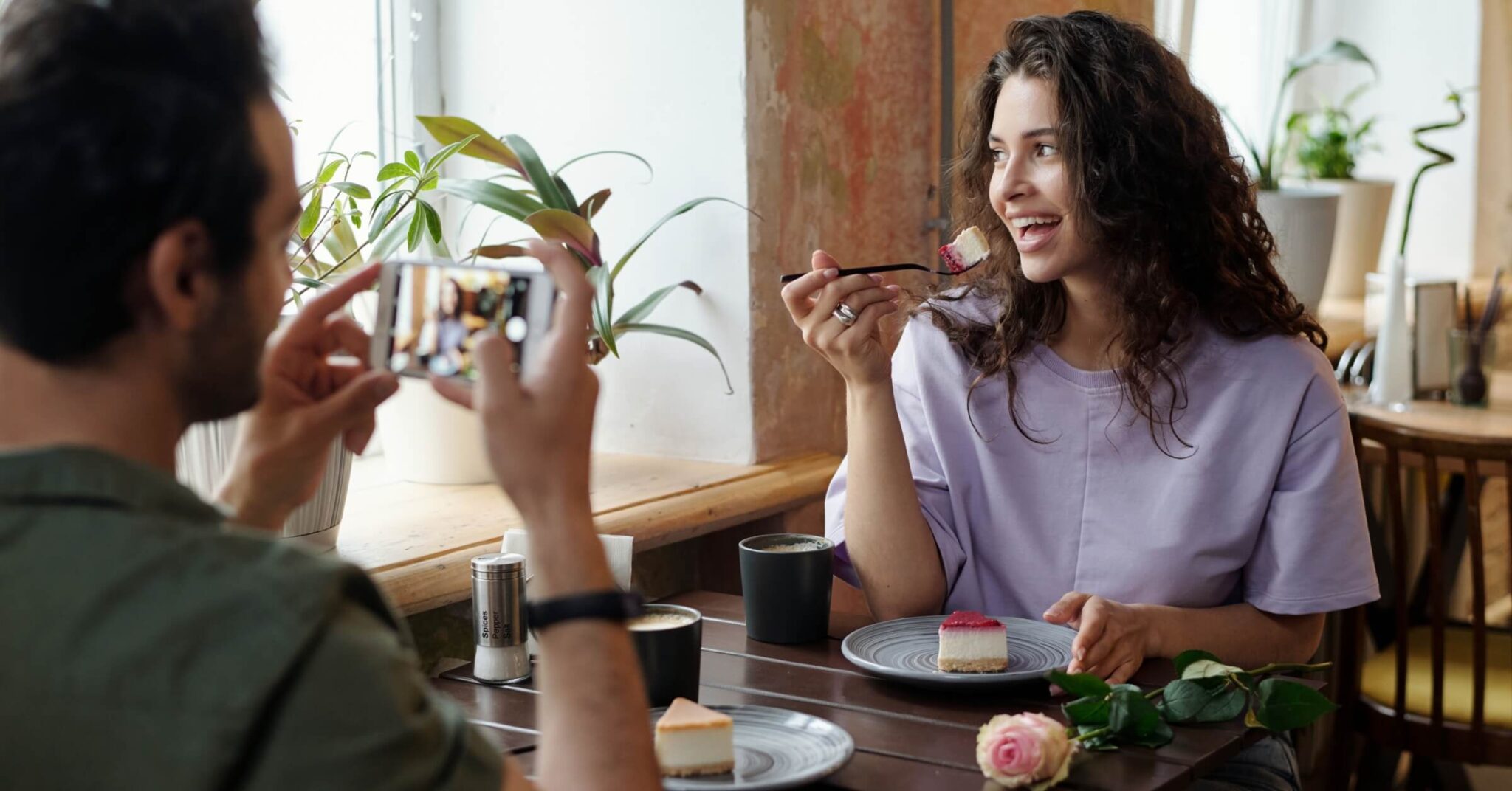 InfluencerMarketing cake 2400x1256 comp 2048x1072 1